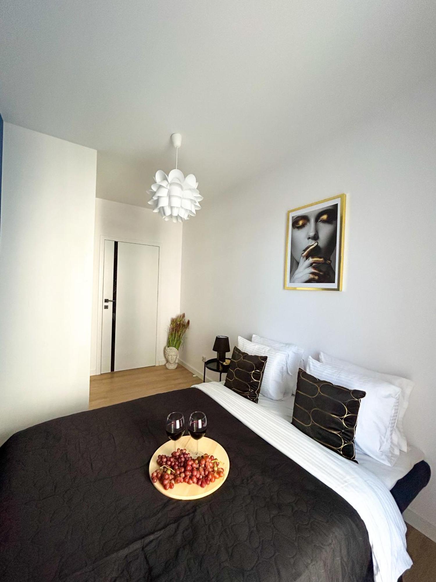 Lumina Stylish 3-Room Apart With Balcony Łódź Dış mekan fotoğraf