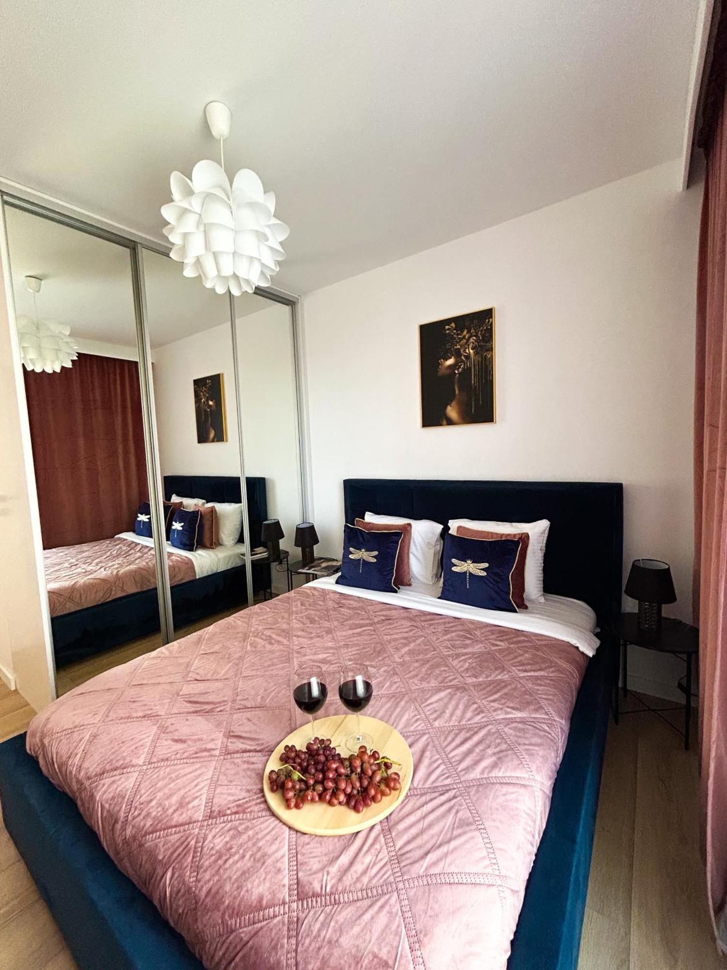 Lumina Stylish 3-Room Apart With Balcony Łódź Dış mekan fotoğraf