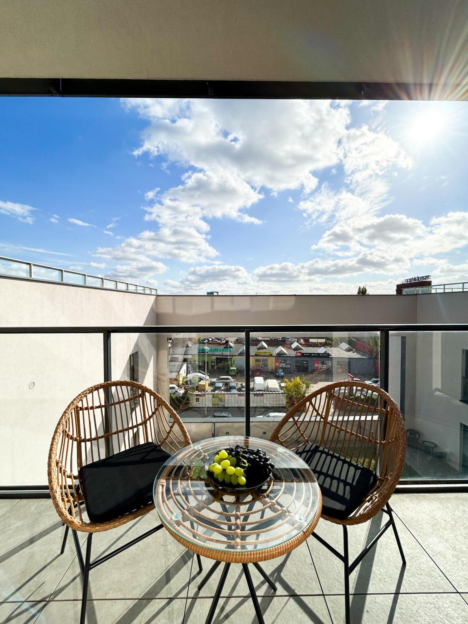 Lumina Stylish 3-Room Apart With Balcony Łódź Dış mekan fotoğraf