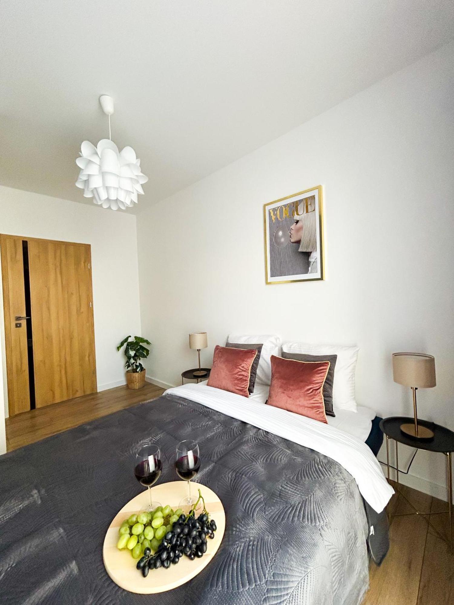 Lumina Stylish 3-Room Apart With Balcony Łódź Dış mekan fotoğraf